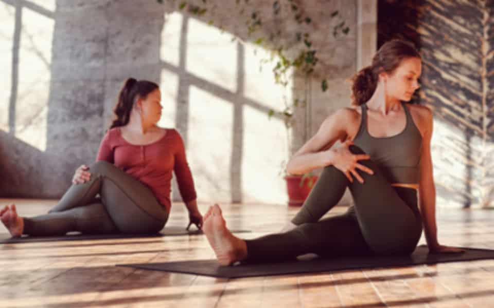 Como o yoga fortalece a ligação entre mãe e bebé durante a gravidez - Mamãs  Sem Dúvidas