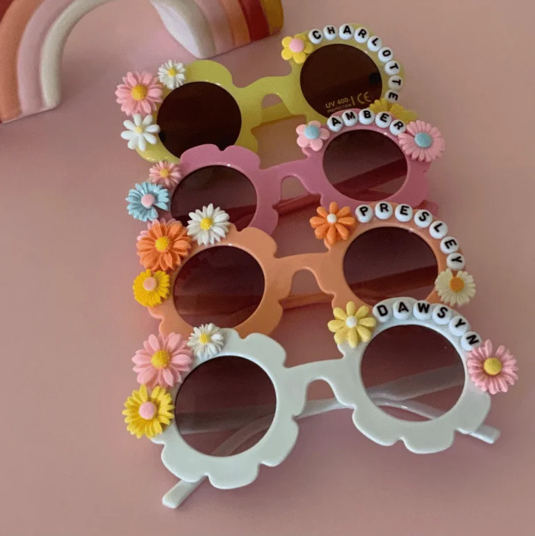 Óculos personalizados: uma ótima ideia para lembrancinha de chá de bebê