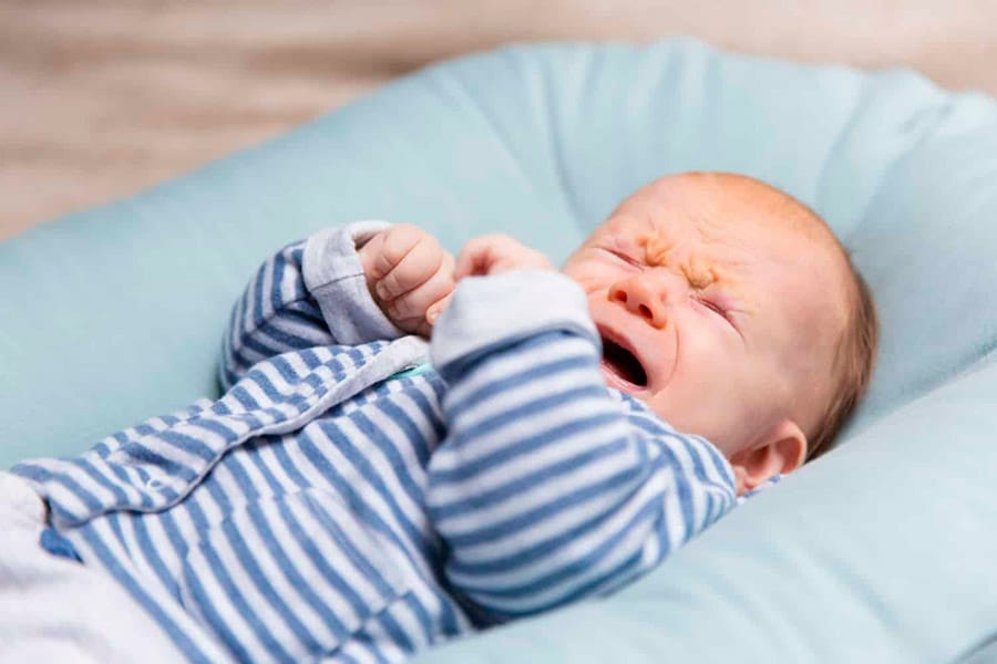 Seu bebê não para de chorar? Aprenda a aliviar as cólicas do bebê.