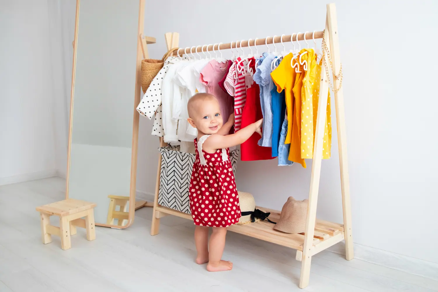 Como organizar guarda-roupa de bebê.