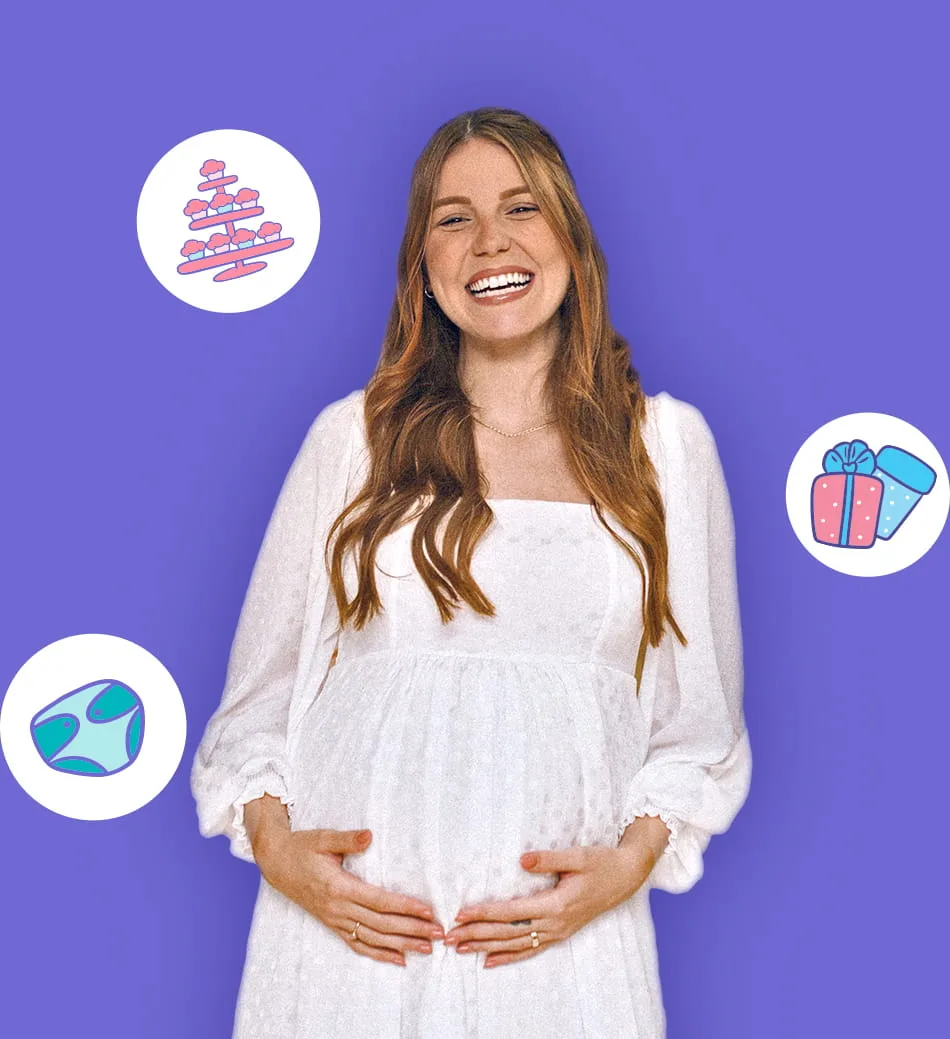 Gestante sorrindo e feliz com seu chá de bebê.