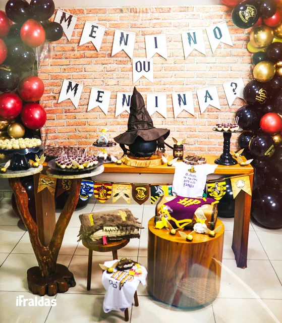 Painel decorativo chá revelação tema Harry Potter.