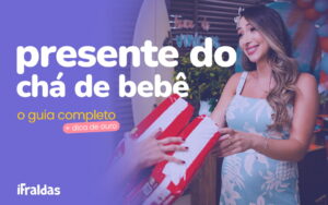 Grávida recebendo o presente do chá de bebê